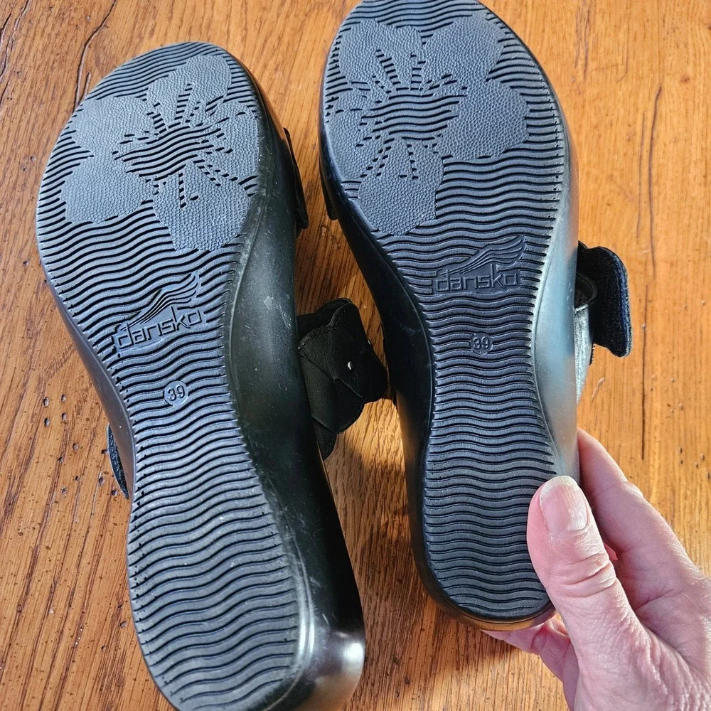 Dansko Dee Black Leather Scalloped‎ Studded Wedge Slide Sandals Womens 39